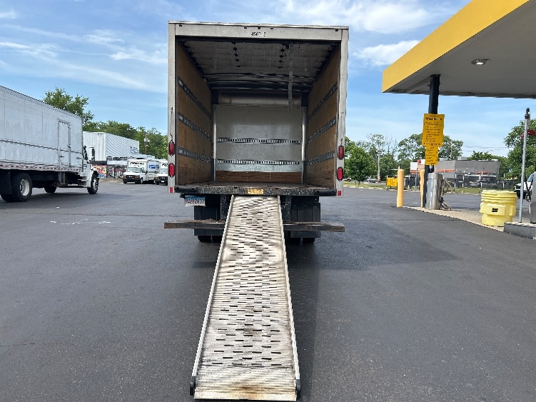2022 Isuzu NRR in Montgomery, NY — photo 9