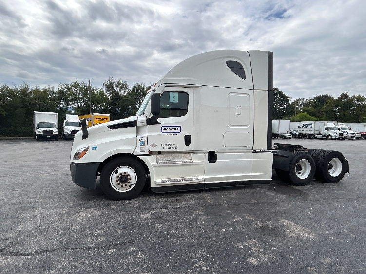 2022 Freightliner Cascadia in Salem, VA — photo 4