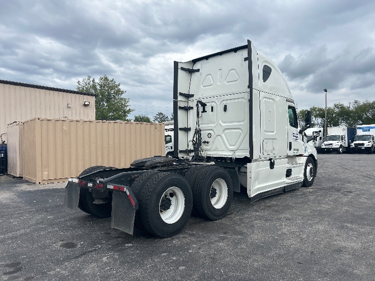 2022 Freightliner Cascadia in Salem, VA — photo 7