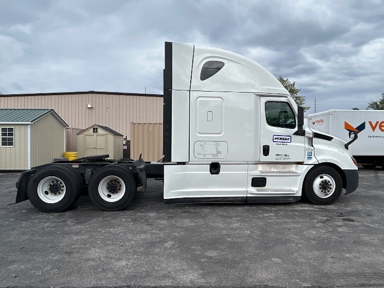 2022 Freightliner Cascadia in Salem, VA — photo 8