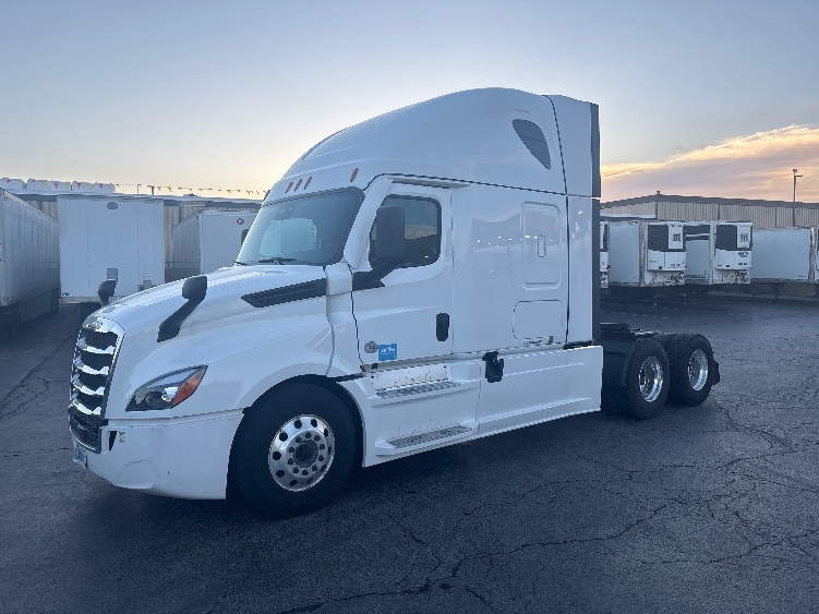 2022 Freightliner Cascadia in Sturtevant, WI — photo 3