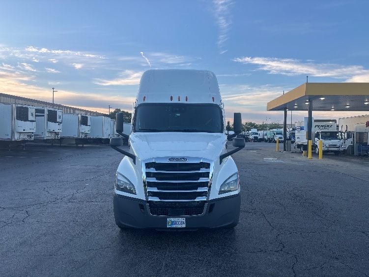 2022 Freightliner Cascadia in Sturtevant, WI — photo 2