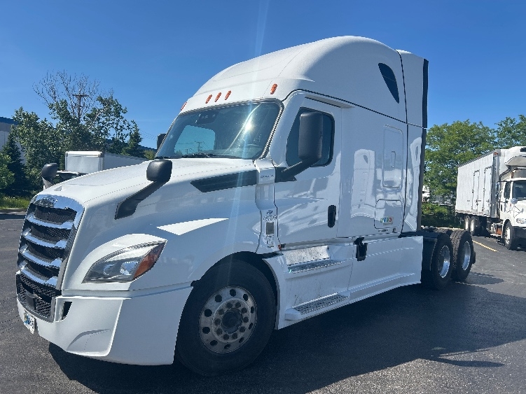 2022 Freightliner Cascadia in Sturtevant, WI — photo 3