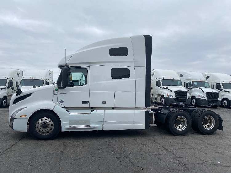 2023 Volvo VNL 760 in Torrance, CA — photo 4