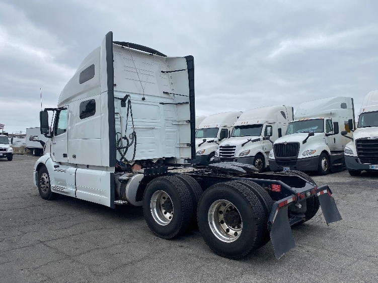 2023 Volvo VNL 760 in Torrance, CA — photo 5