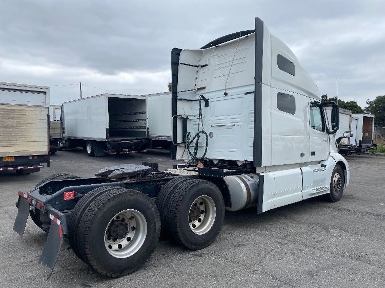 2023 Volvo VNL 760 in Torrance, CA — photo 7