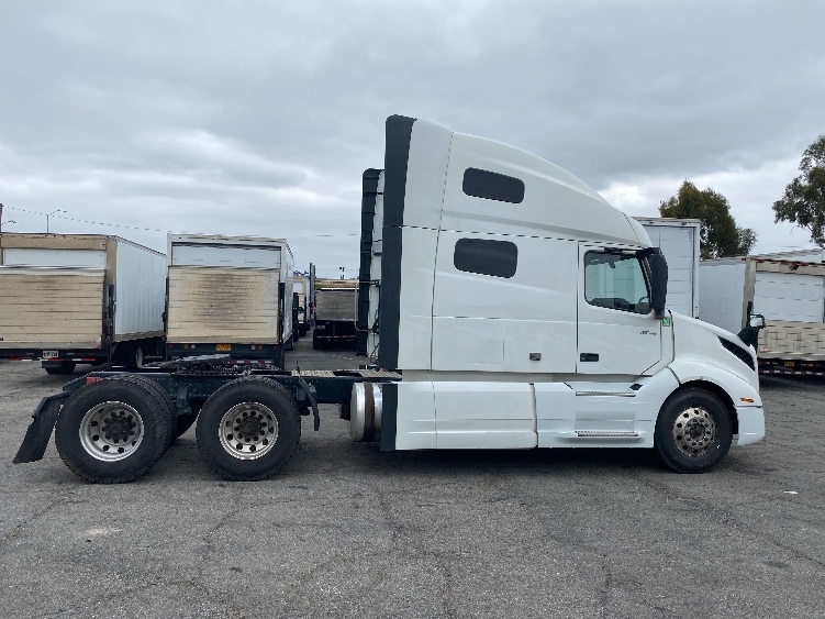 2023 Volvo VNL 760 in Torrance, CA — photo 8