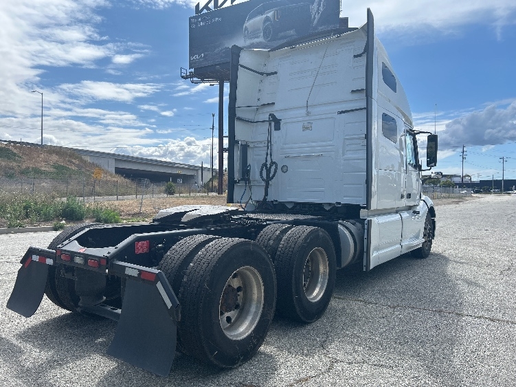 2023 Volvo VNL 760 in Torrance, CA — photo 7