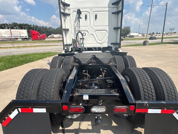 2022 Freightliner Cascadia in Houston, TX — photo 6
