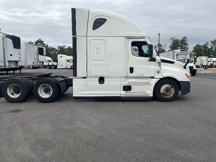 2022 Freightliner Cascadia in Millville, NJ — photo 8