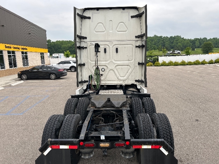 2022 Freightliner Cascadia in Orlando, FL — photo 6