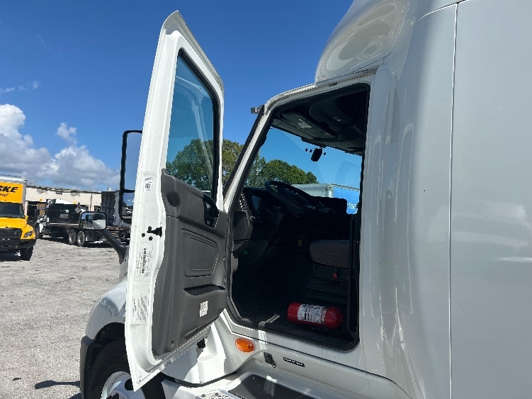 2022 International LT in Medley, FL — photo 9