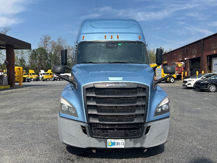 2022 Freightliner Cascadia in Duluth, GA — photo 2
