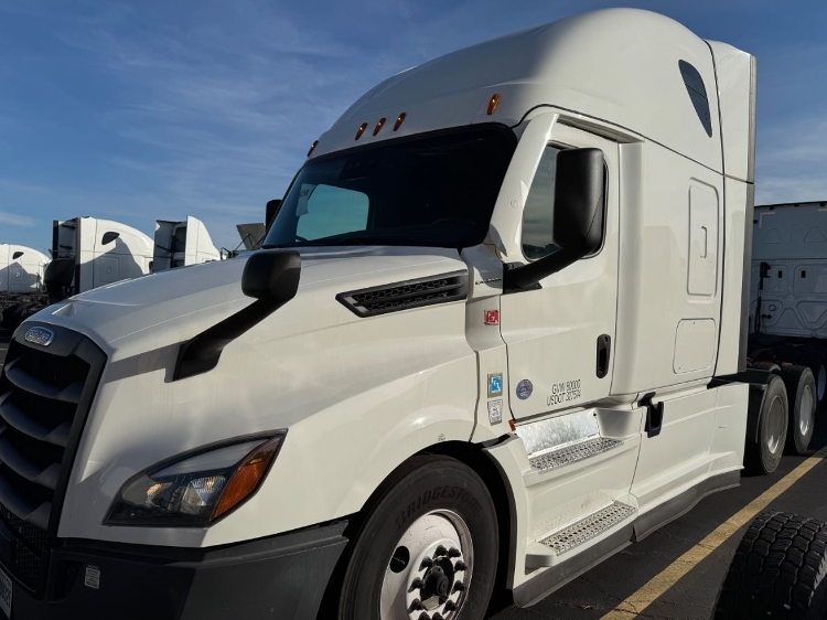 2022 Freightliner Cascadia in Chicago (Melrose Park), IL — photo 3