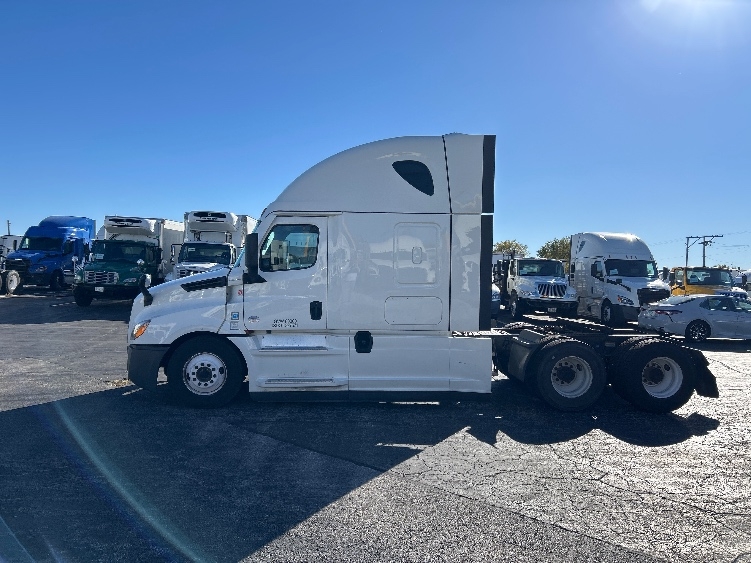 2022 Freightliner Cascadia in Chicago (Melrose Park), IL — photo 4