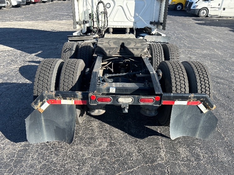 2022 Freightliner Cascadia in Chicago (Melrose Park), IL — photo 6