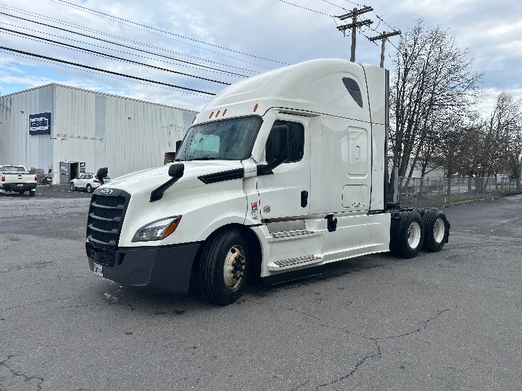 2022 Freightliner Cascadia in Albany, NY — photo 3