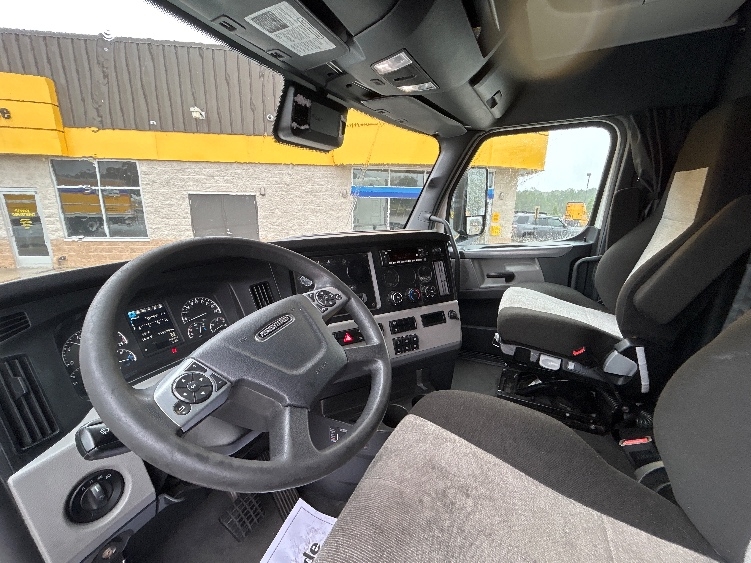 2022 Freightliner Cascadia in Ashland, VA — photo 10