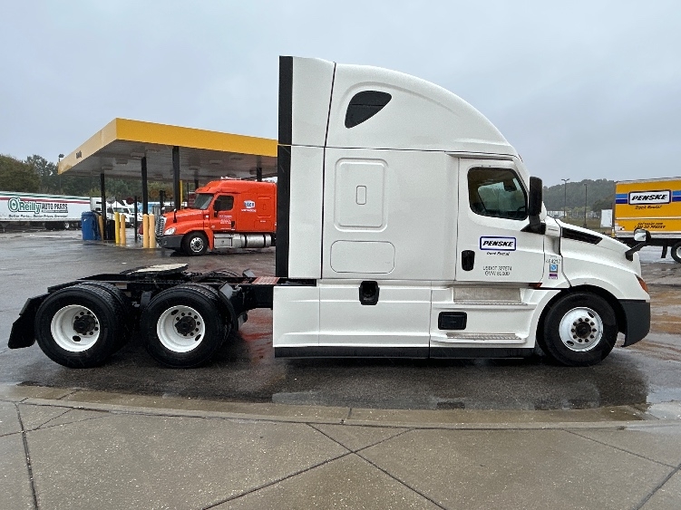 2022 Freightliner Cascadia in Ashland, VA — photo 8