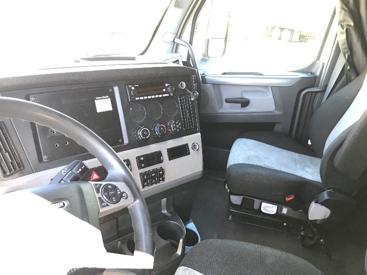 2022 Freightliner Cascadia in Londonderry, NH — photo 10
