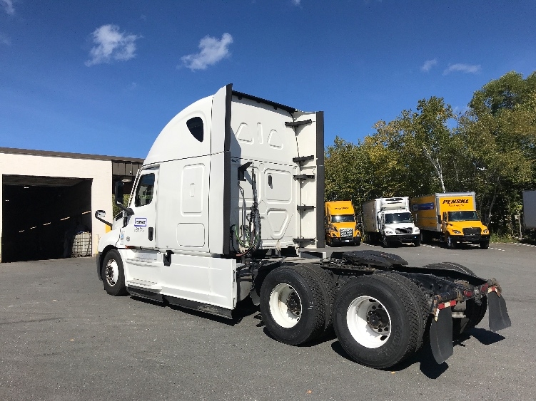 2022 Freightliner Cascadia in Londonderry, NH — photo 5