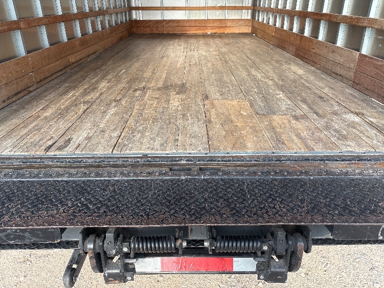 2022 Isuzu NRR in Dallas, TX — photo 10