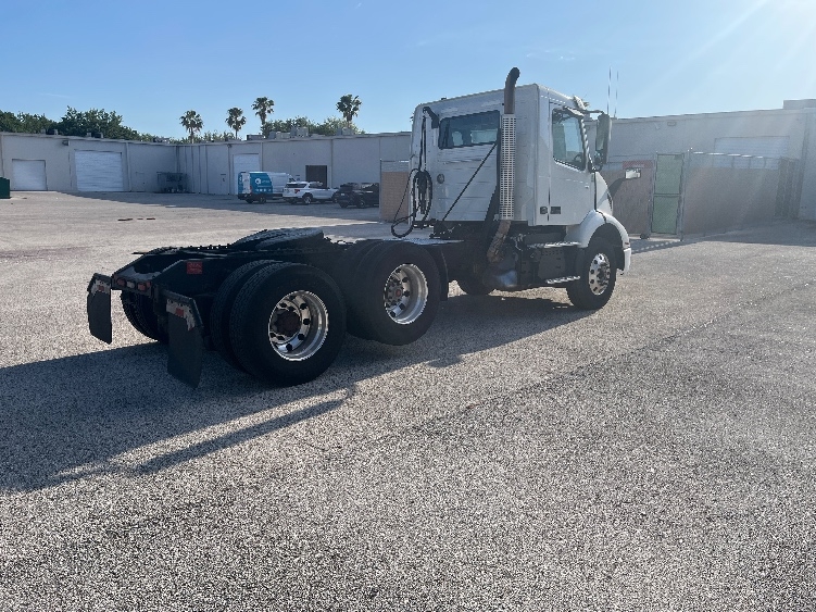 2022 Volvo in Tampa, FL — photo 7