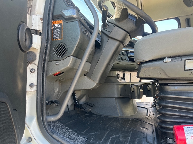 2022 Volvo in Tampa, FL — photo 9