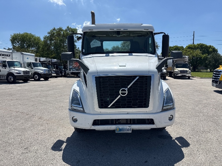 2023 Volvo in Medley, FL — photo 2