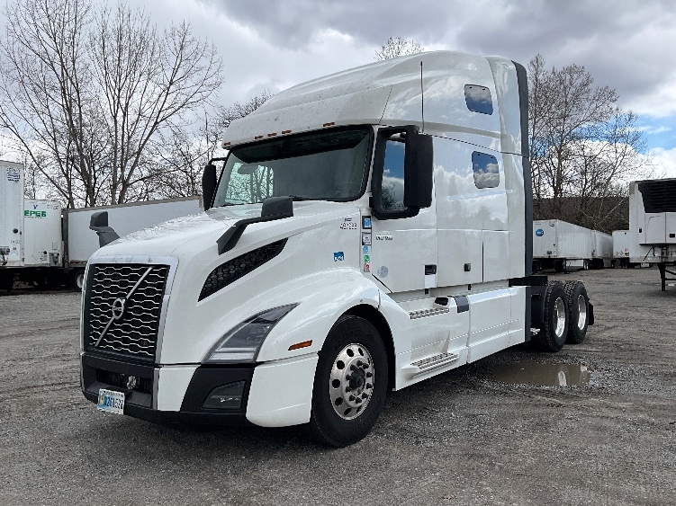 2023 Volvo VNL 760 in Reading, PA — photo 3