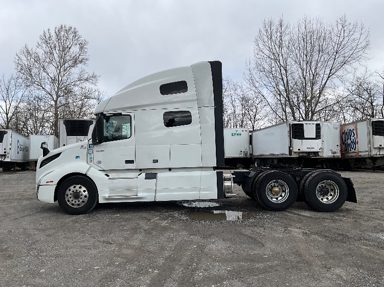 2023 Volvo VNL 760 in Reading, PA — photo 4