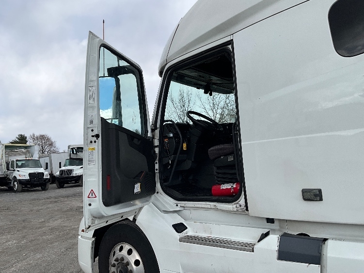 2023 Volvo VNL 760 in Reading, PA — photo 9
