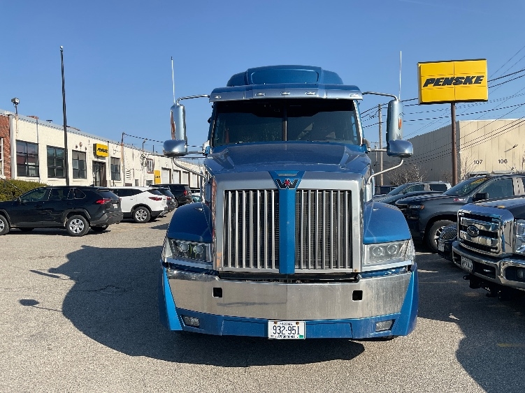 2020 Western Star 5700XE in Londonderry, NH — photo 2
