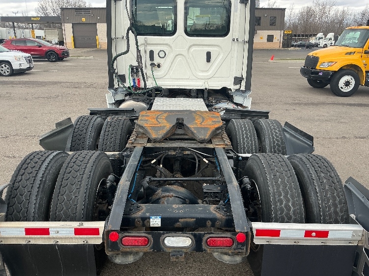 2023 Freightliner Cascadia in Dayton, OH — photo 6