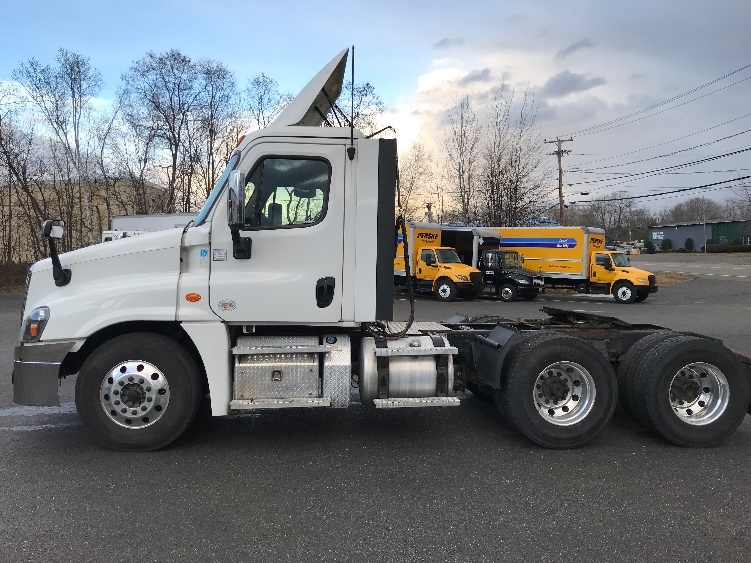 2020 Freightliner Cascadia in Londonderry, NH — photo 4
