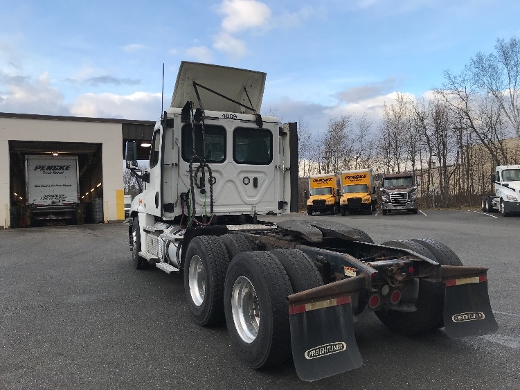 2020 Freightliner Cascadia in Londonderry, NH — photo 5