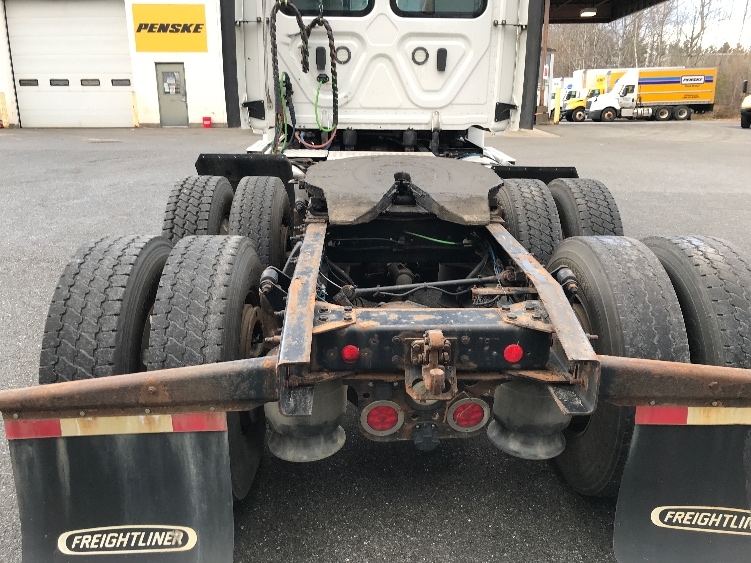 2020 Freightliner Cascadia in Londonderry, NH — photo 6
