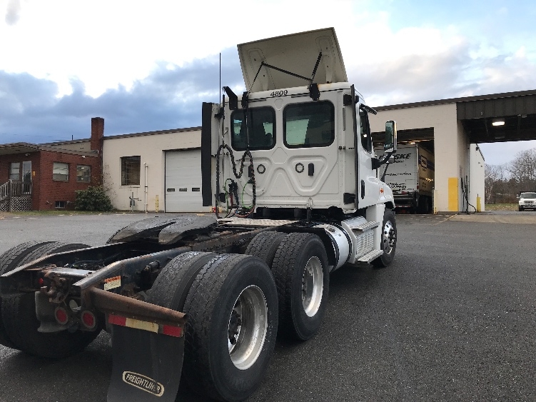 2020 Freightliner Cascadia in Londonderry, NH — photo 7