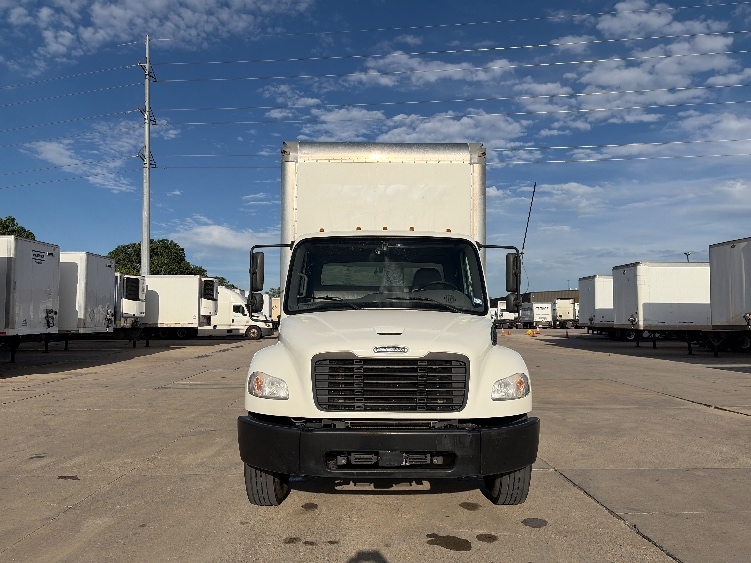 2022 Freightliner M2 106 in Dallas, TX — photo 2