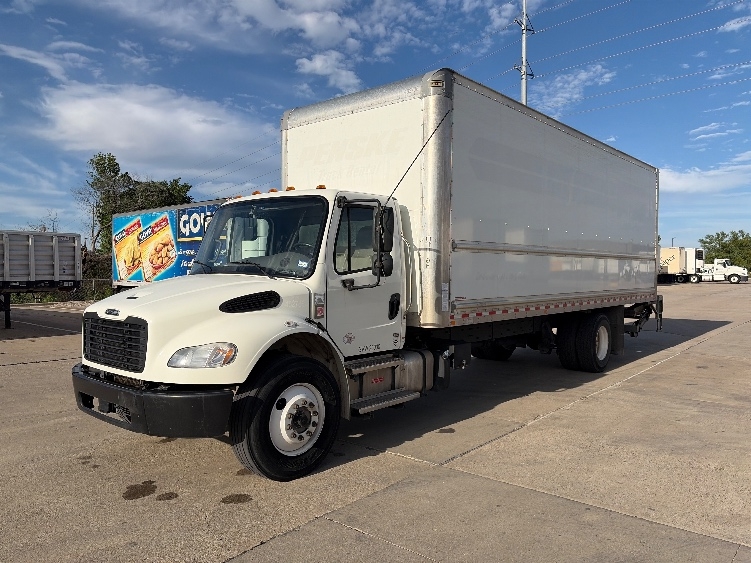 2022 Freightliner M2 106 in Dallas, TX — photo 3