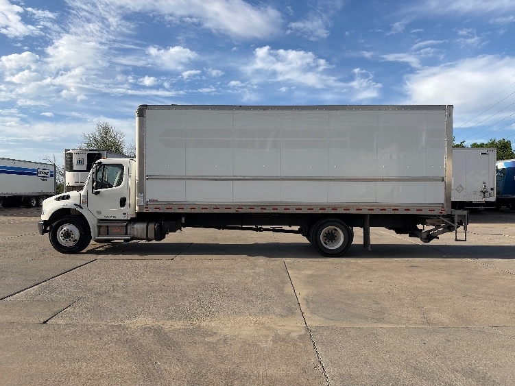 2022 Freightliner M2 106 in Dallas, TX — photo 4