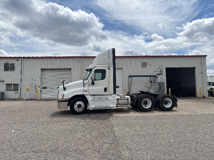 2020 Freightliner Cascadia in Lansing, MI — photo 4