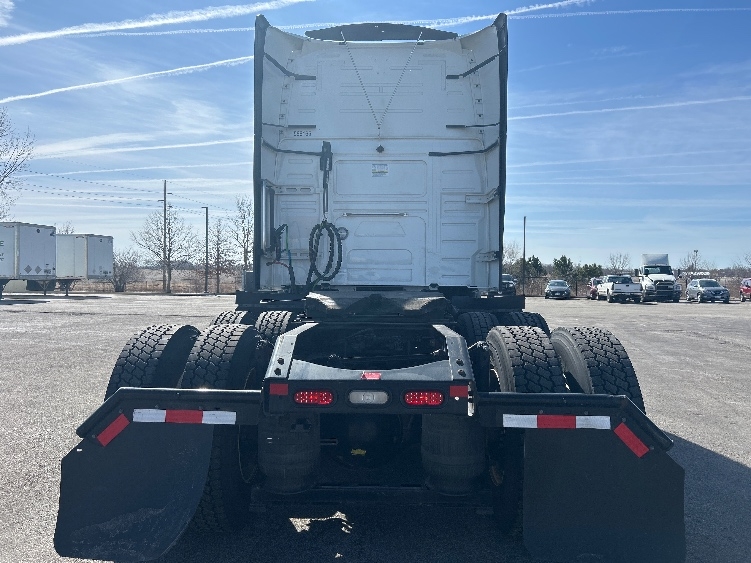 2023 Volvo VNL 760 in Davenport, IA — photo 6
