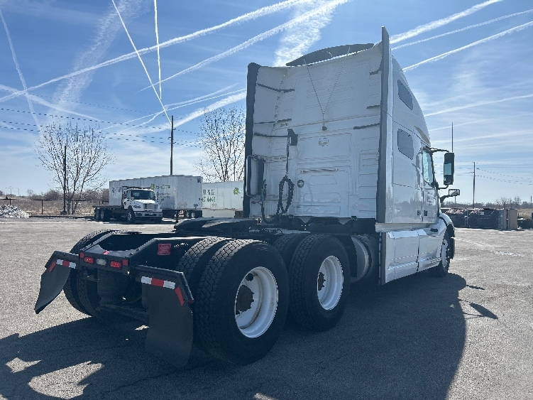2023 Volvo VNL 760 in Davenport, IA — photo 7