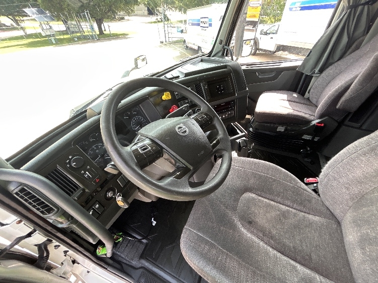 2023 Volvo VNL 760 in Grand Prairie, TX — photo 10
