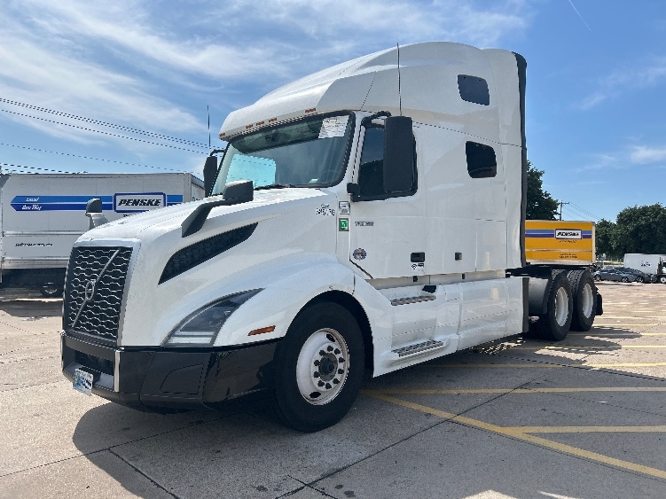 2023 Volvo VNL 760 in Grand Prairie, TX — photo 3