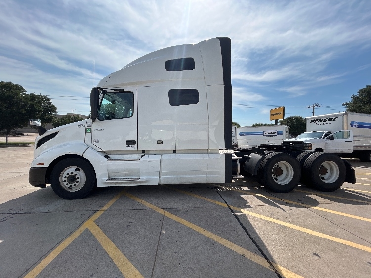 2023 Volvo VNL 760 in Grand Prairie, TX — photo 4