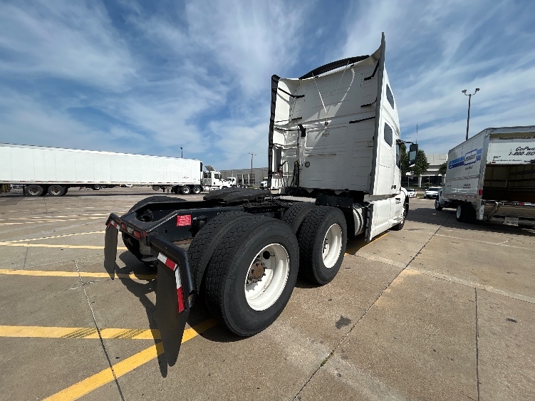 2023 Volvo VNL 760 in Grand Prairie, TX — photo 7
