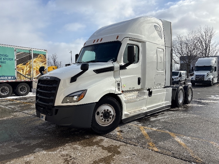 2023 Freightliner Cascadia in Sturtevant, WI — photo 3
