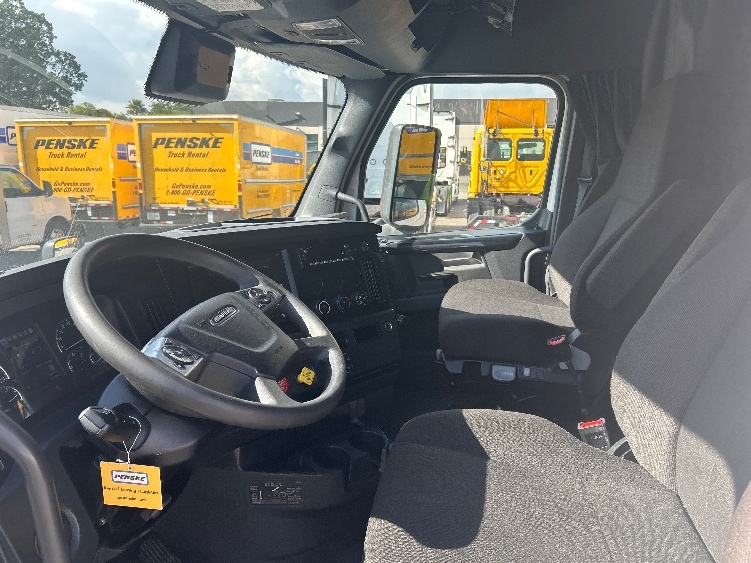 2023 Freightliner Cascadia in Bakersfield, CA — photo 10